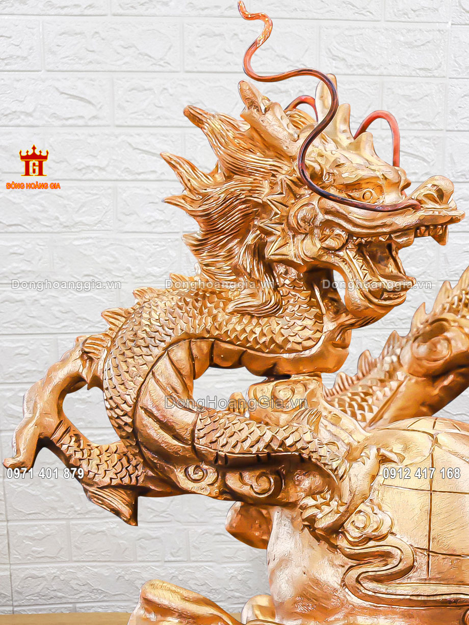Nguyên liệu đúc tượng rồng quấn ngọc là đồng đỏ nguyên chất loại I